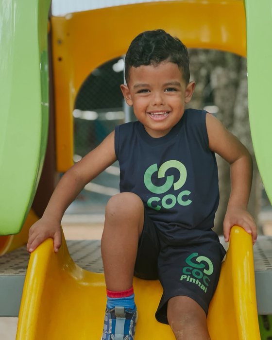 Criança da Educação Infantil do COC Pinhal em atividade