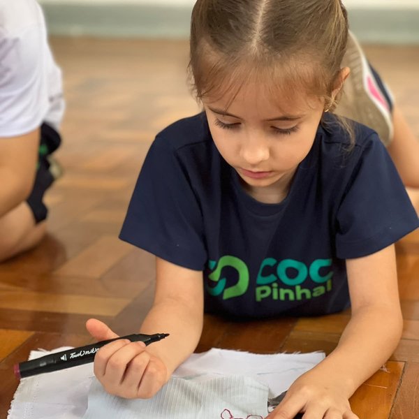 Criança da Educação Infantil do COC Pinhal